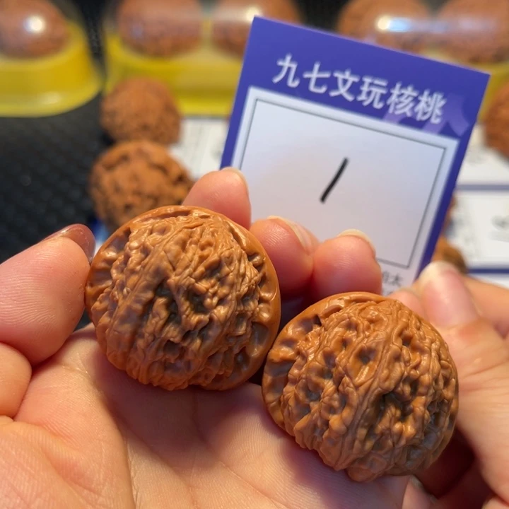 桃核把件38狮子1。。