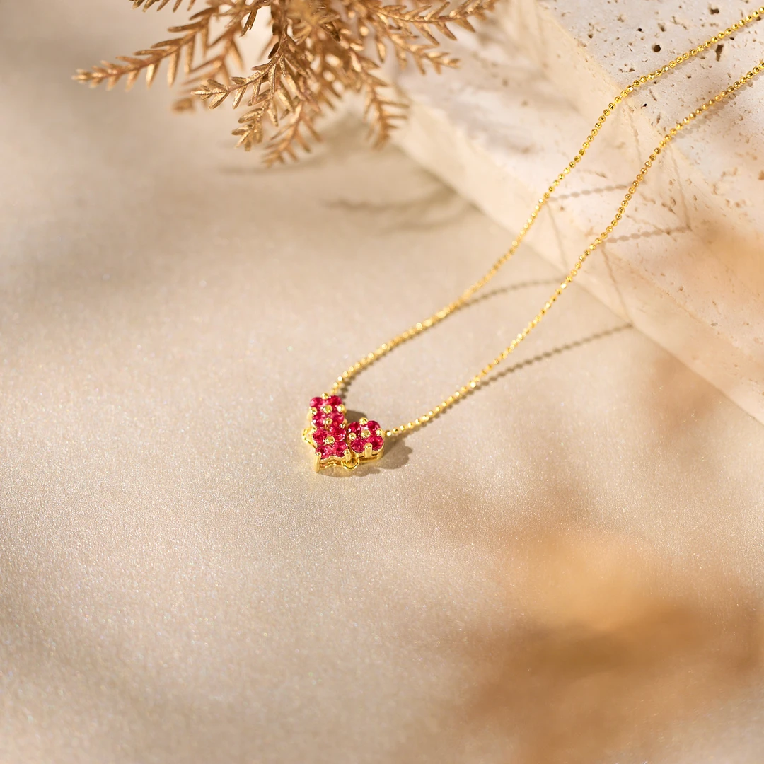 【歪歪】爱心四叶草红宝石吊坠明星同款饰品轻奢珠宝小众X-H7364