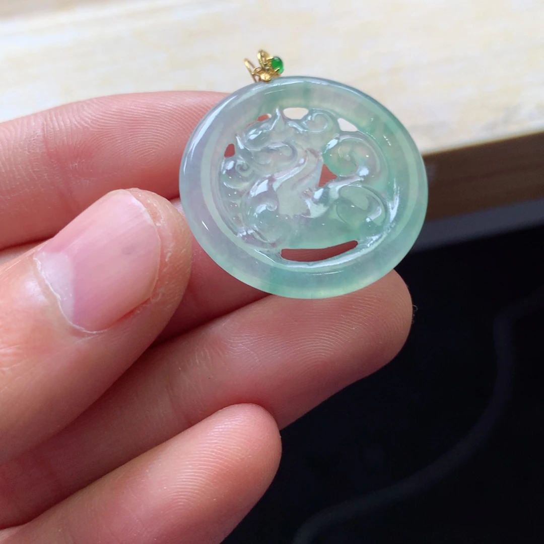 翡翠颈饰18K金镶嵌吊坠