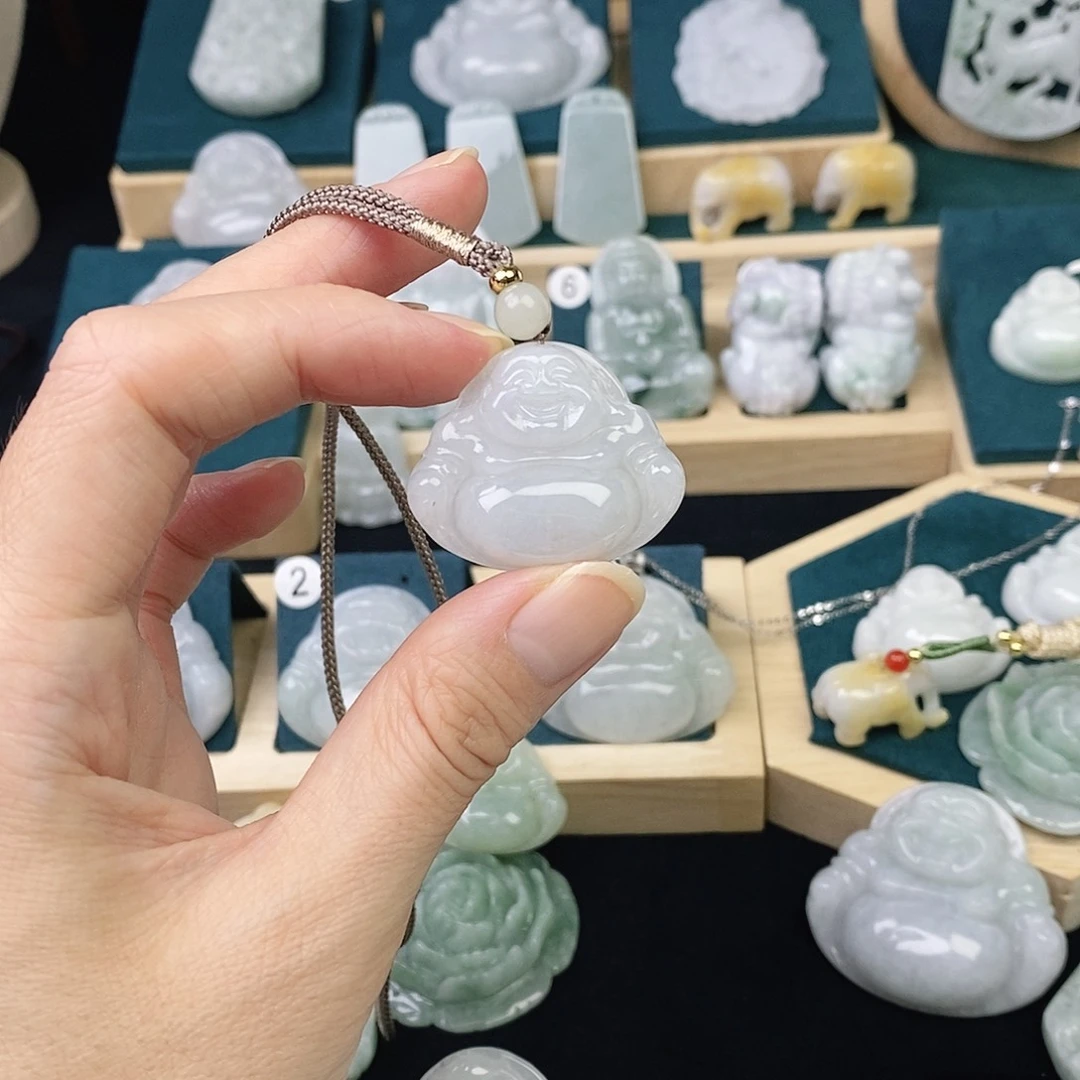 翡翠未镶嵌颈饰佛公