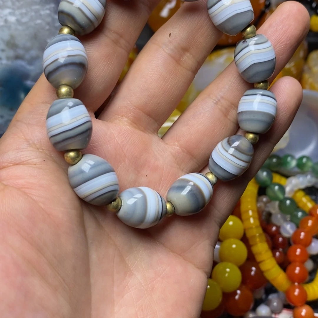 玛瑙/玉髓颈饰未镶嵌阿**致