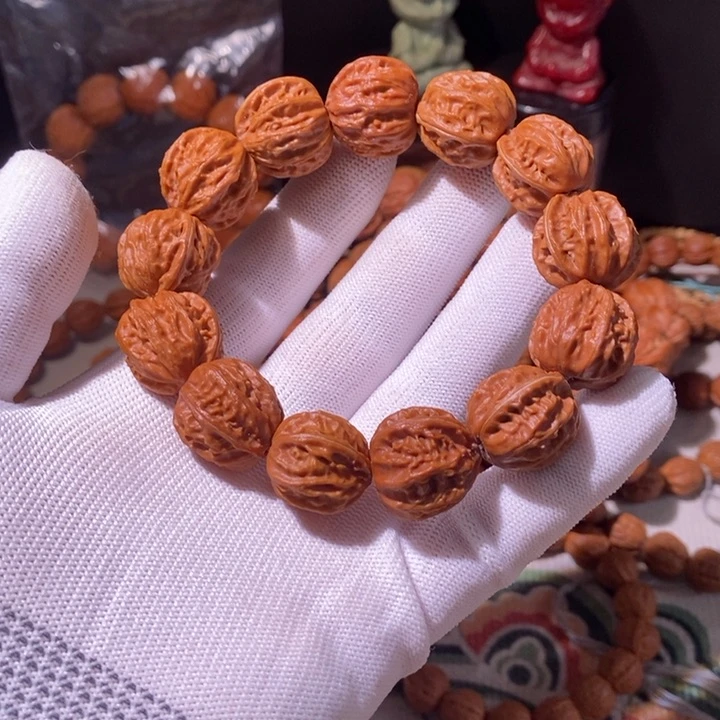 文玩核桃手串……80