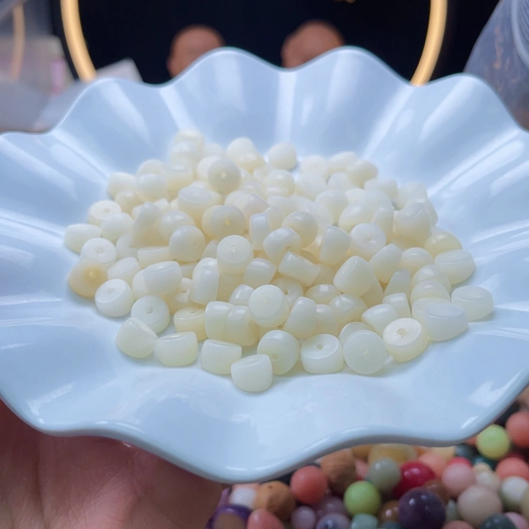 吊坠白玉菩提z9mm/110颗白玉小肠瑕