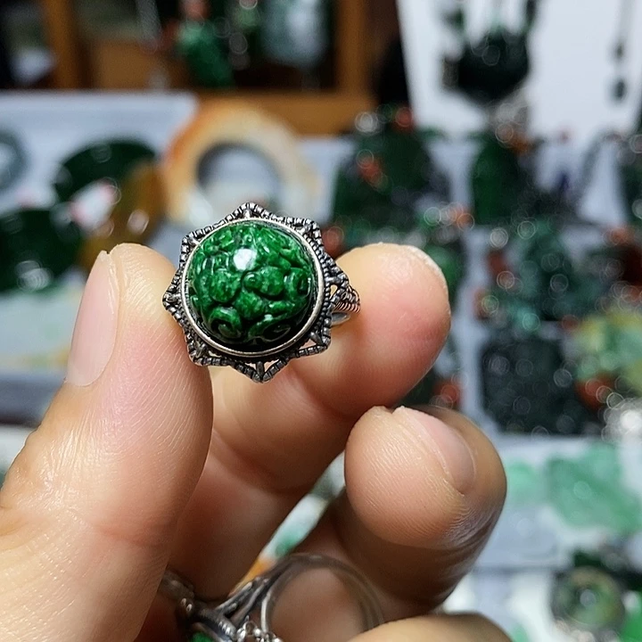 翡翠未镶嵌吊坠(赠链)