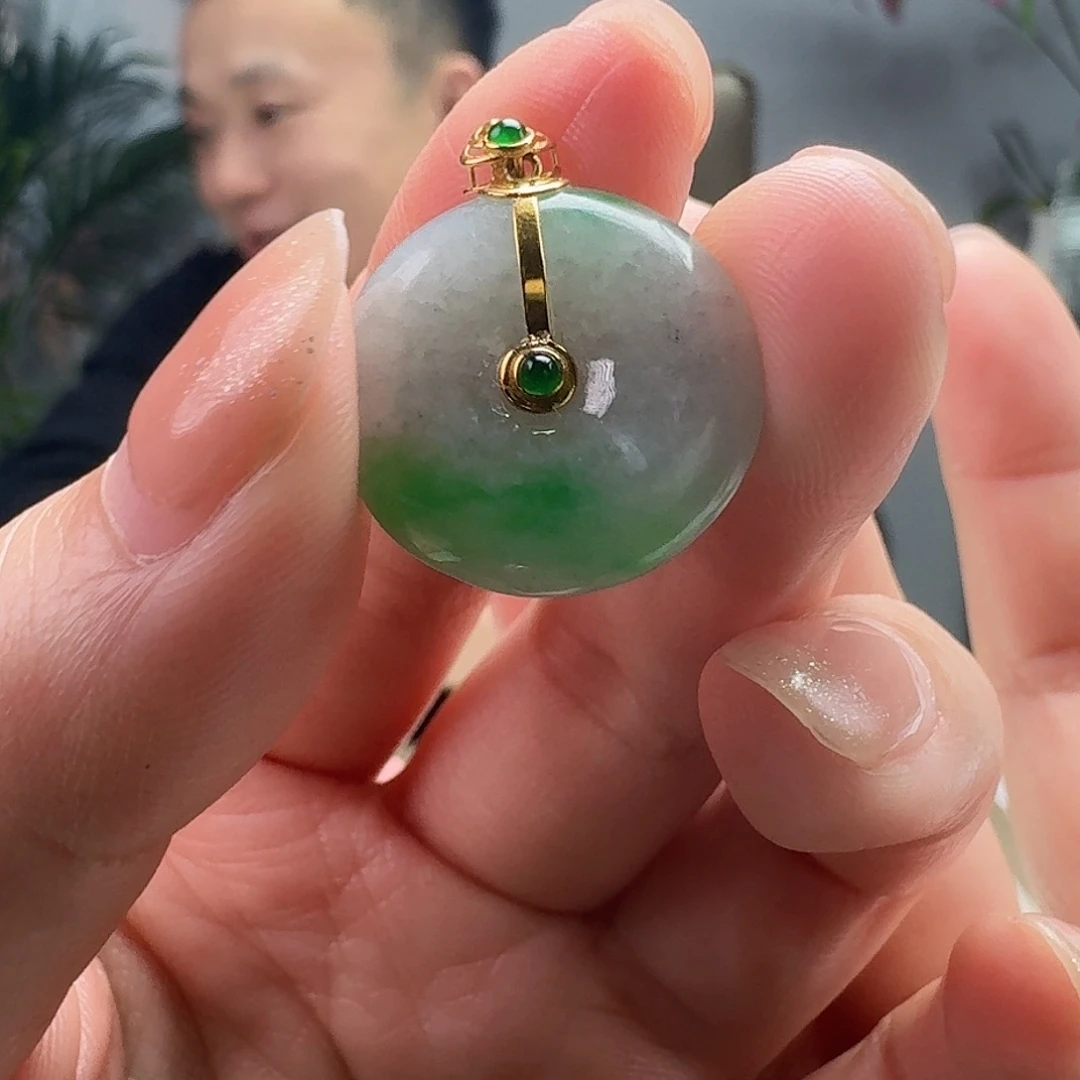 翡翠吊坠(不含链)18K金镶嵌向***?天然