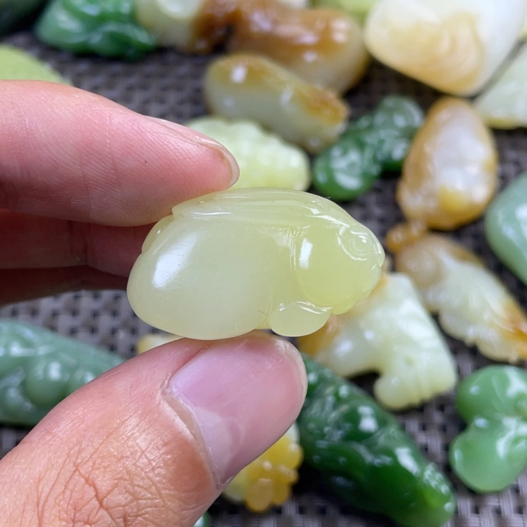 颈饰未镶嵌和田玉月*