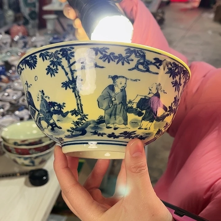 瓷片////////直径17厘米。黄