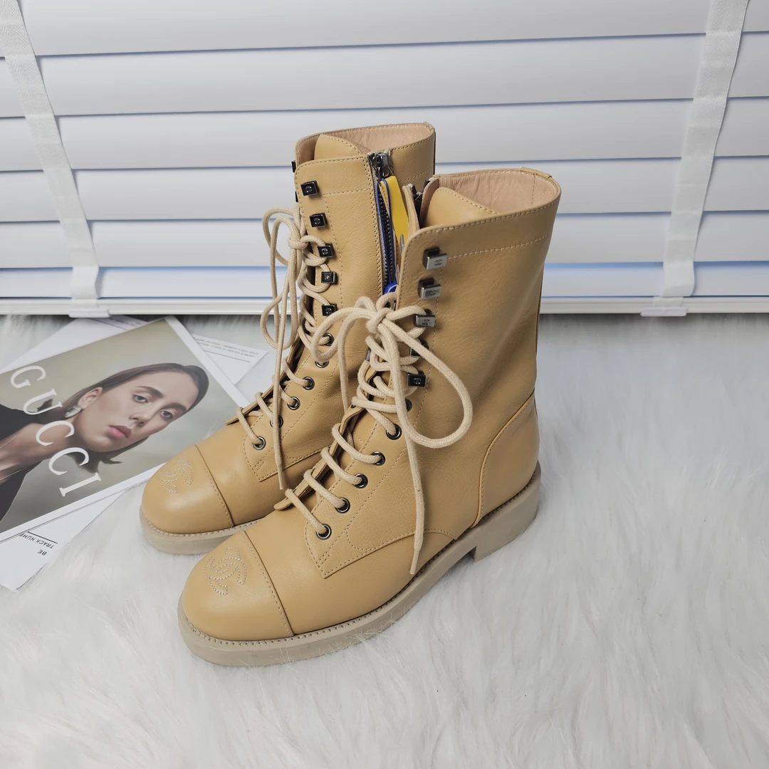 95新 Chanel/香奈儿 圆头徽标短中筒马丁靴36.5码公价1.1w/t11550