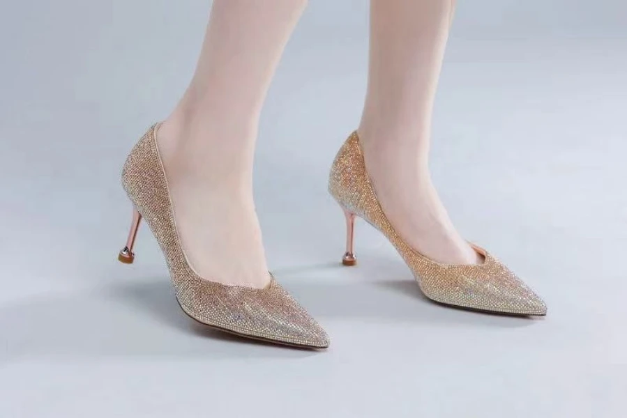 私人订制婚鞋礼服鞋香槟金色满钻中跟细跟日常四季可穿通用女单鞋