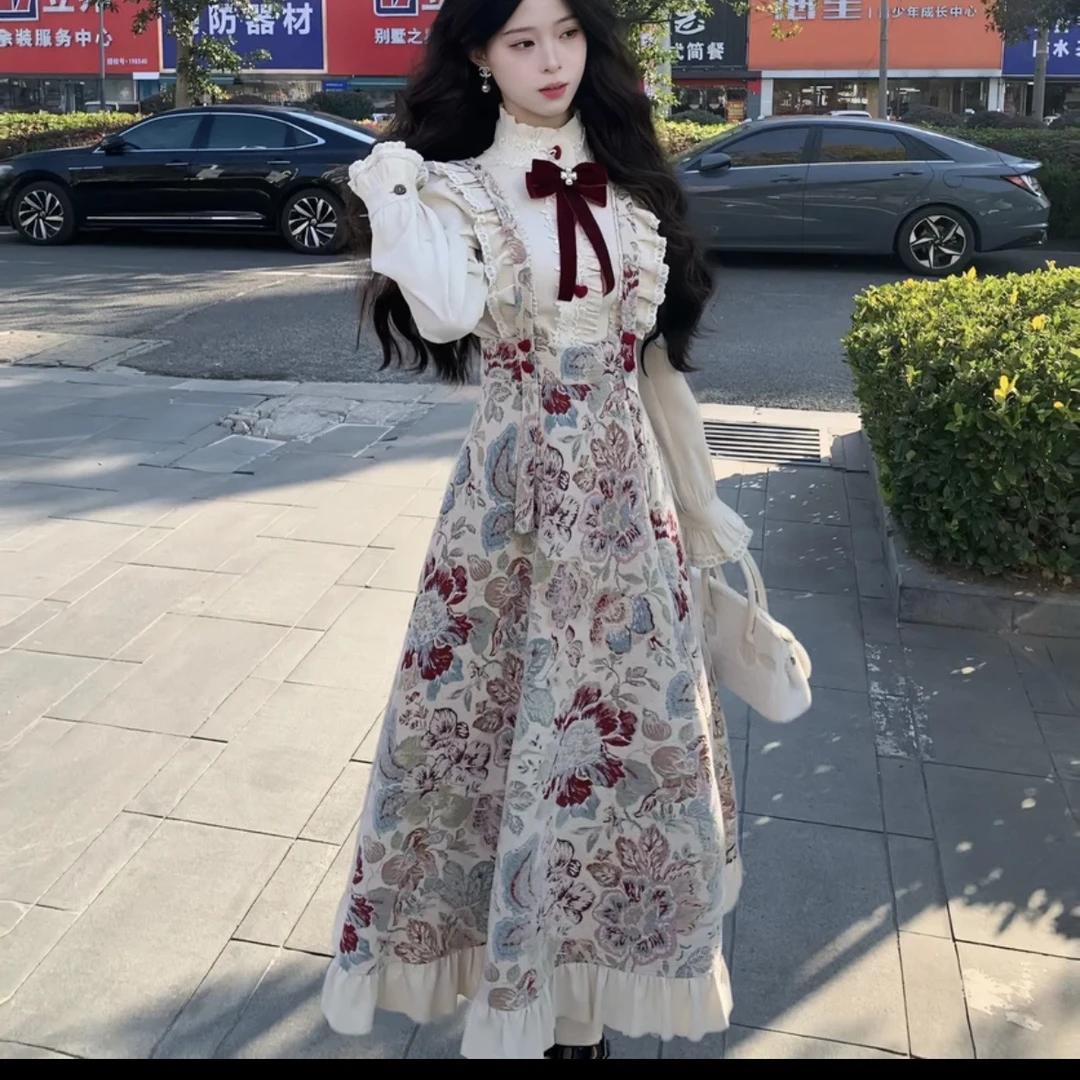 2025秋冬新款时尚气质蝴蝶结衬衫背带碎花连衣裙在逃公主绝美套装