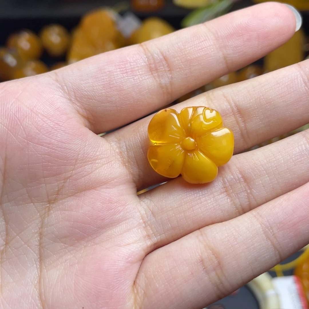 未镶嵌琥珀珠宝奇石