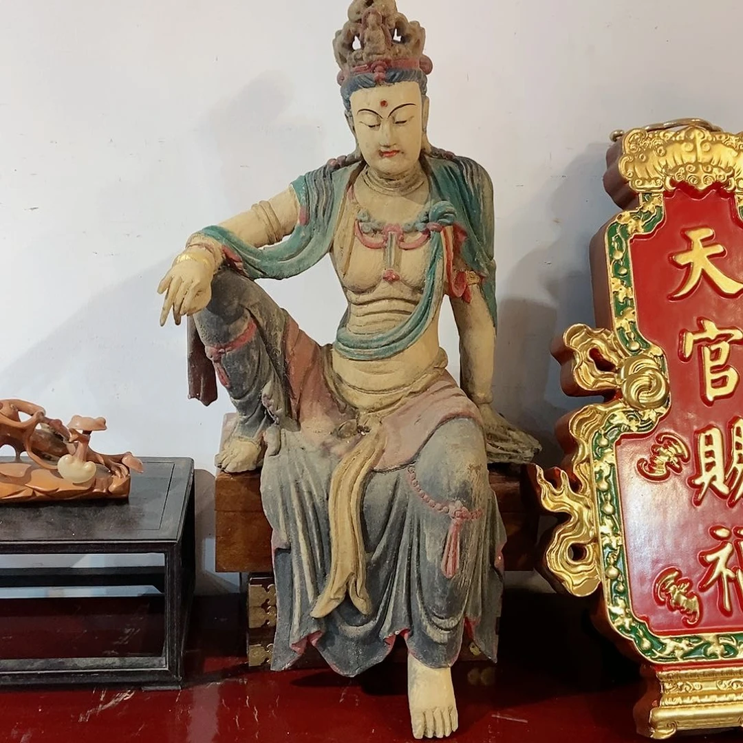 楠木一**衣牌匾坐着佛像