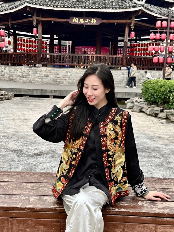 2025春季新款缎面重工刺绣女坎肩民族风立领对襟盘扣民族风马甲女