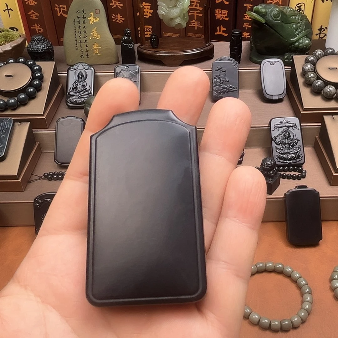 颈饰未镶嵌和田玉（墨玉）凡**子高货无事牌