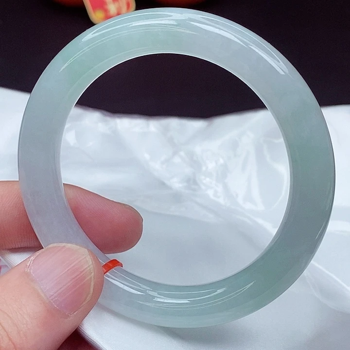 翡翠手镯未镶嵌55圈