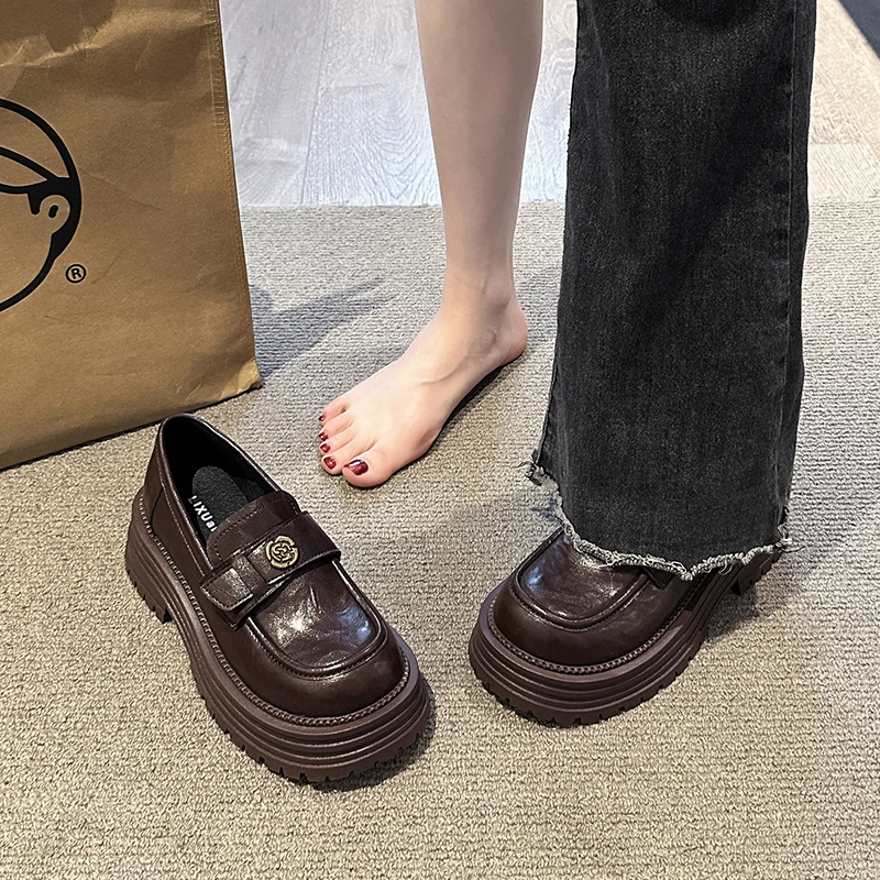 棕色气质乐福鞋女2025春季新款英伦风日系厚底单鞋百搭通勤小皮鞋