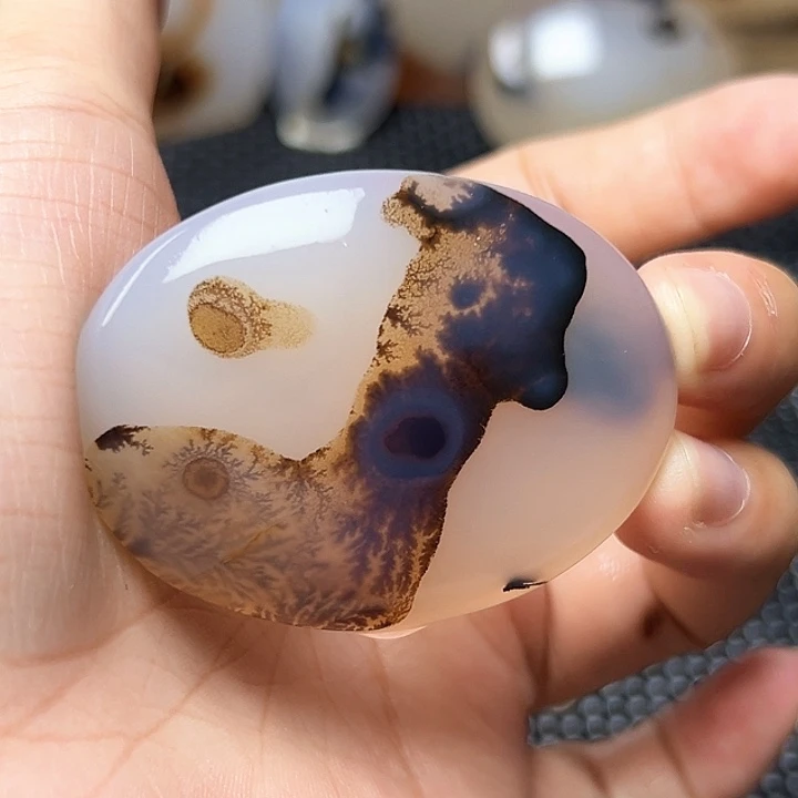 辣***）玛瑙/玉髓未镶嵌珠宝半成品