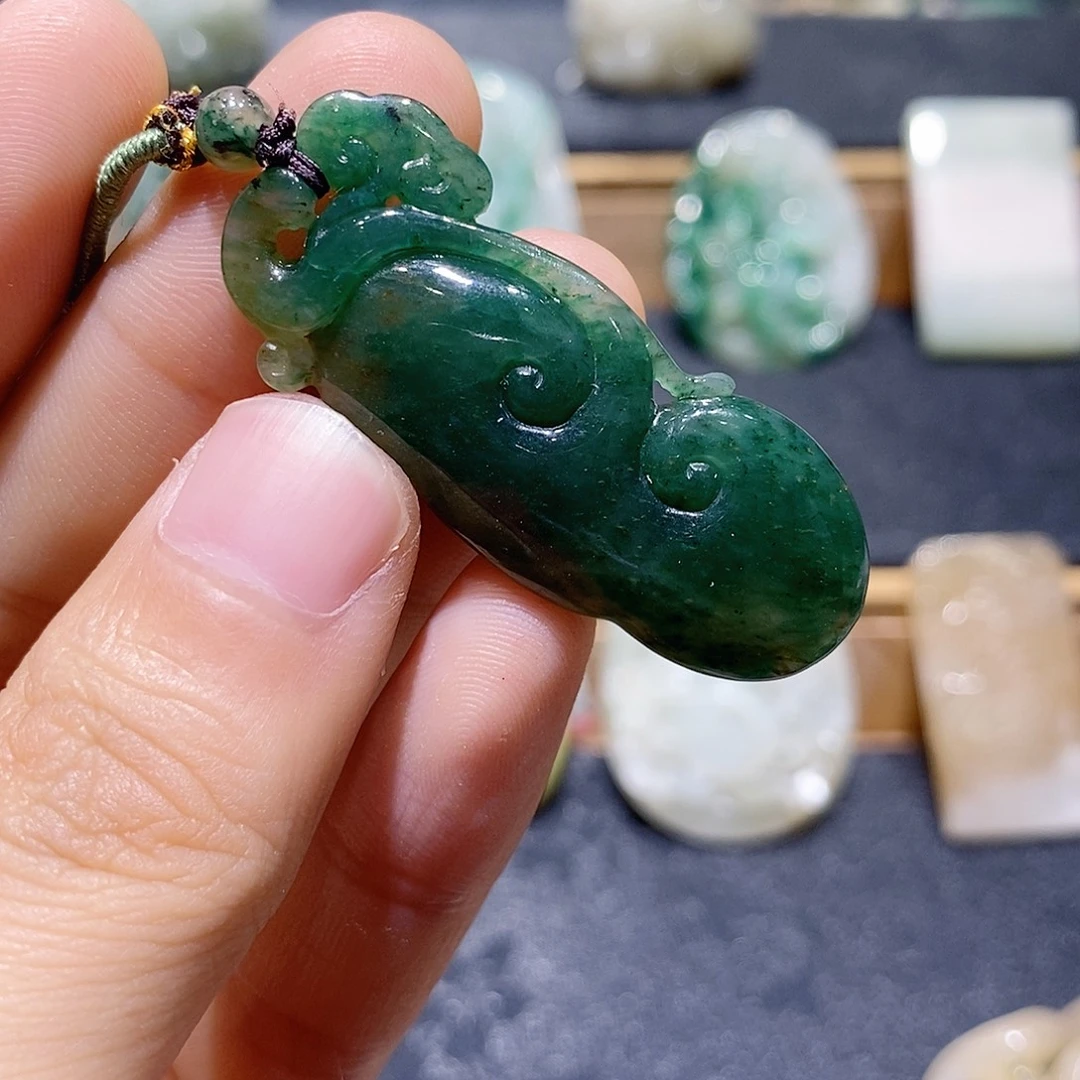 独山玉未镶嵌吊坠