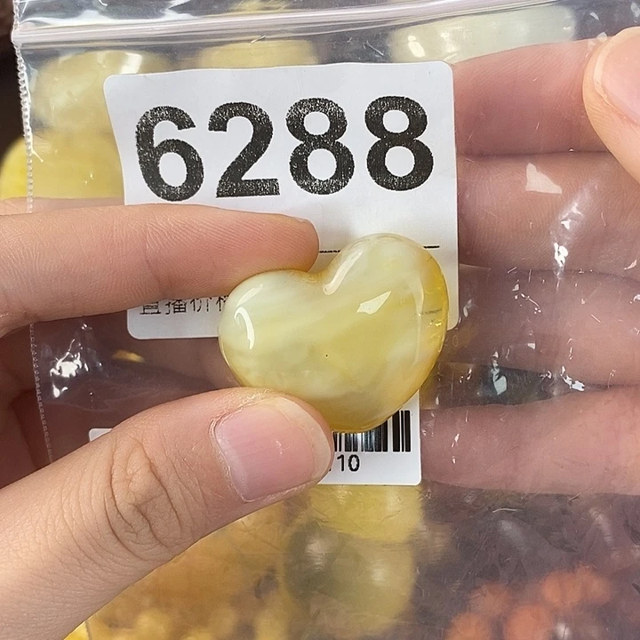 蜜蜡未镶嵌珠宝奇石