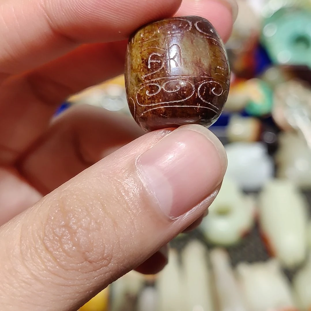 透闪石质玉未镶嵌颈饰