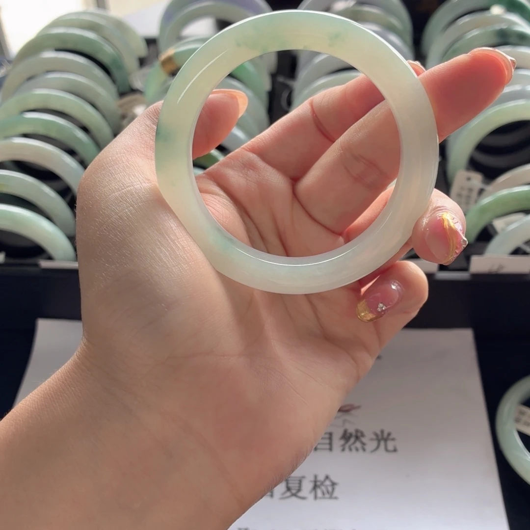 翡翠手镯未镶嵌无*手镯