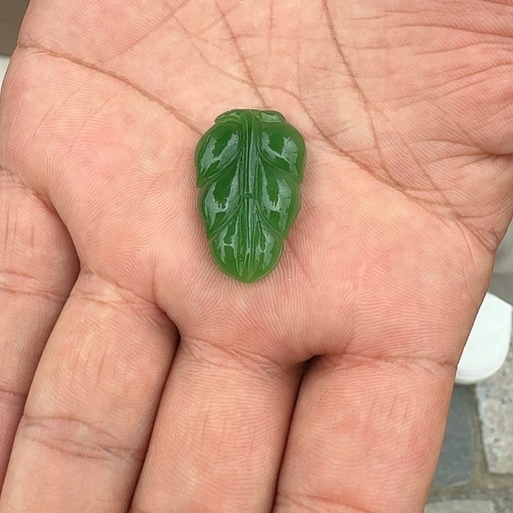 颈饰未镶嵌和田玉大树叶