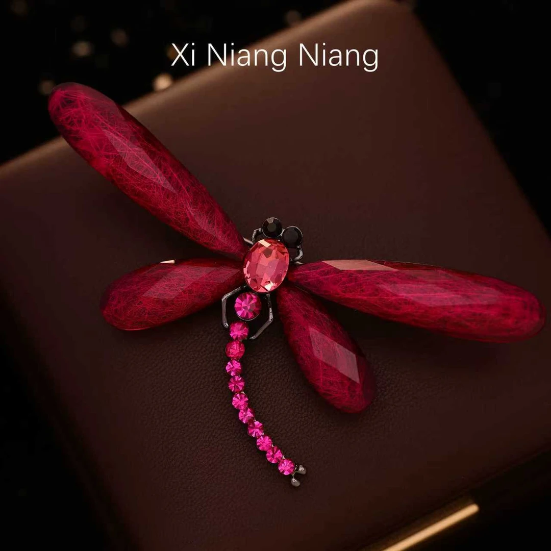 合金仿水晶胸针 澜柒-蜻蜓火龙果色设计师款胸针出口订单-S5109