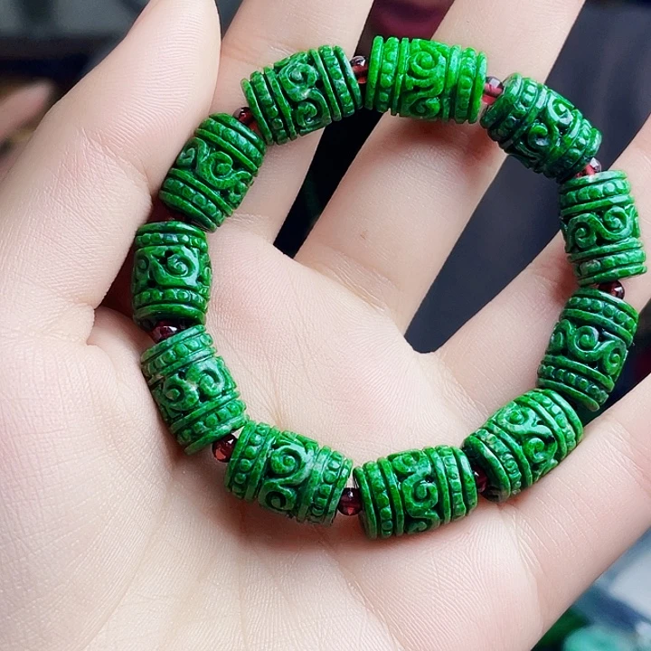 翡翠未镶嵌颈饰多样性