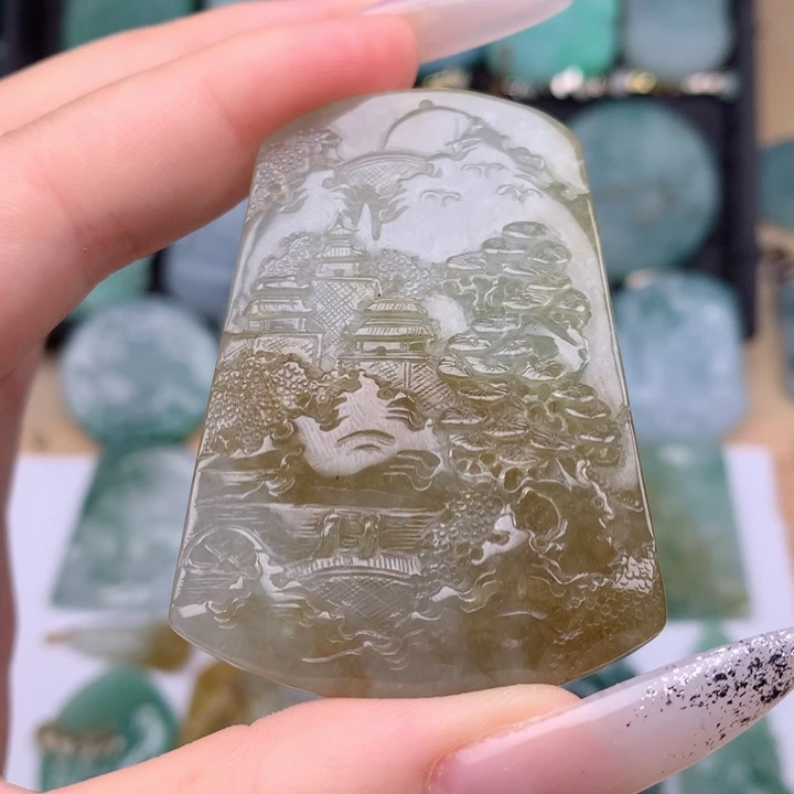 翡翠未镶嵌颈饰山水