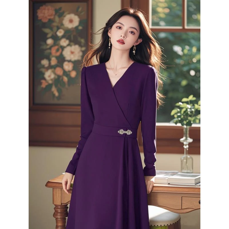 紫色V领连衣裙女2025春气质修身显瘦高级感减龄A字收腰长裙A3001