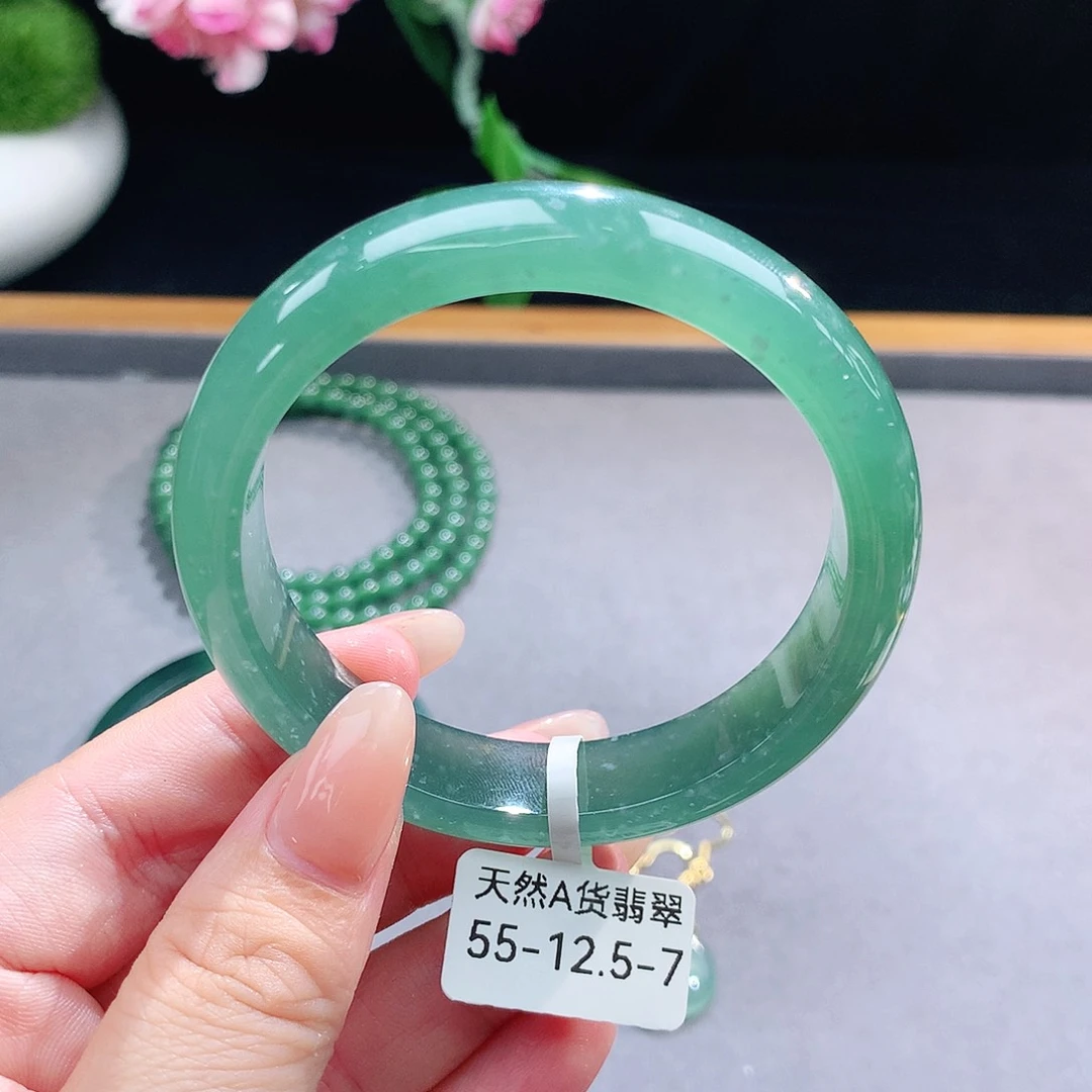 未镶嵌手镯（圆镯）翡翠