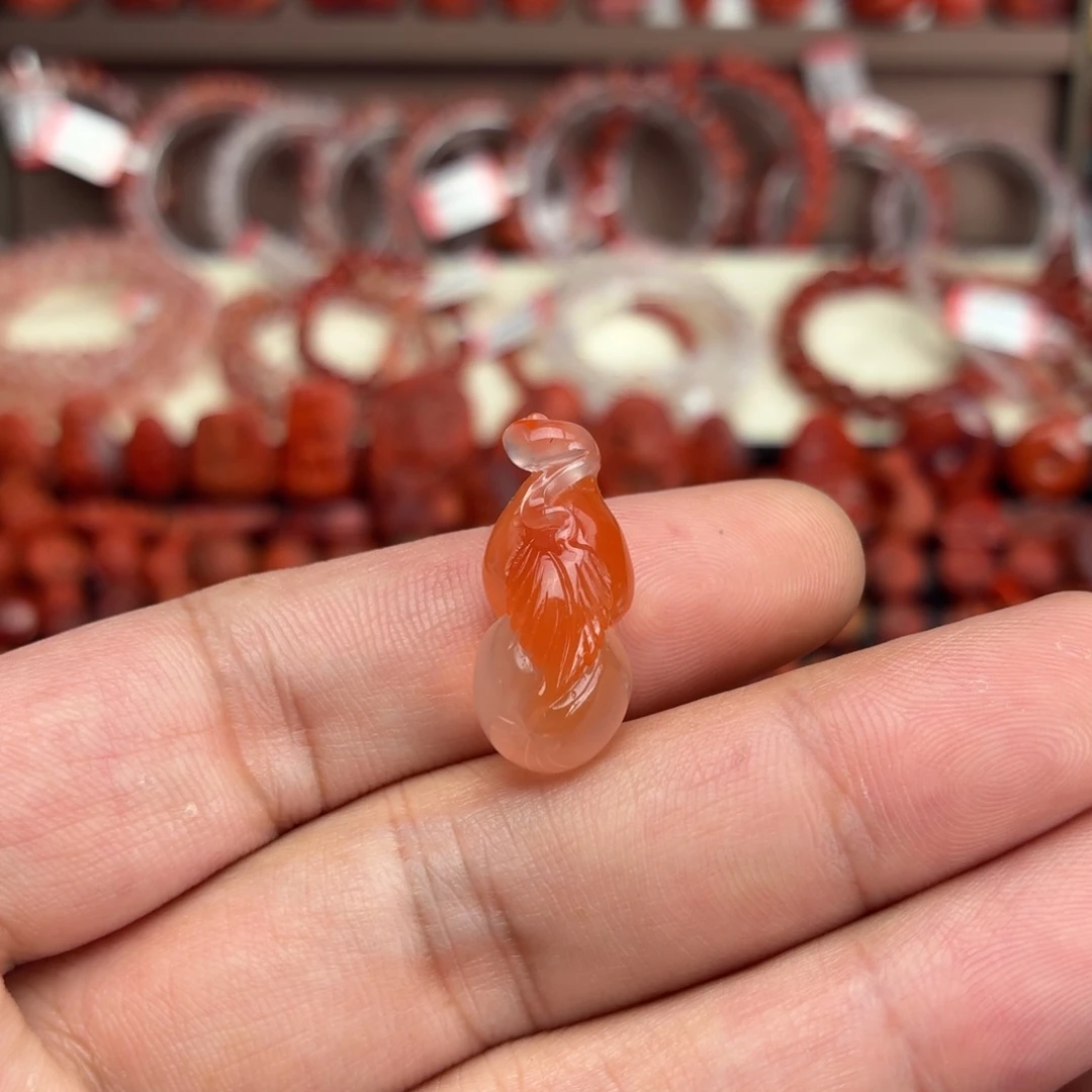 南红玛瑙未镶嵌颈饰俏色葫芦