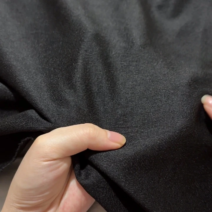 混纺黑色弹力提花1米。