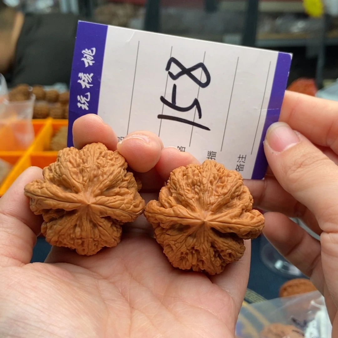 文玩核桃吊坠42粗筋