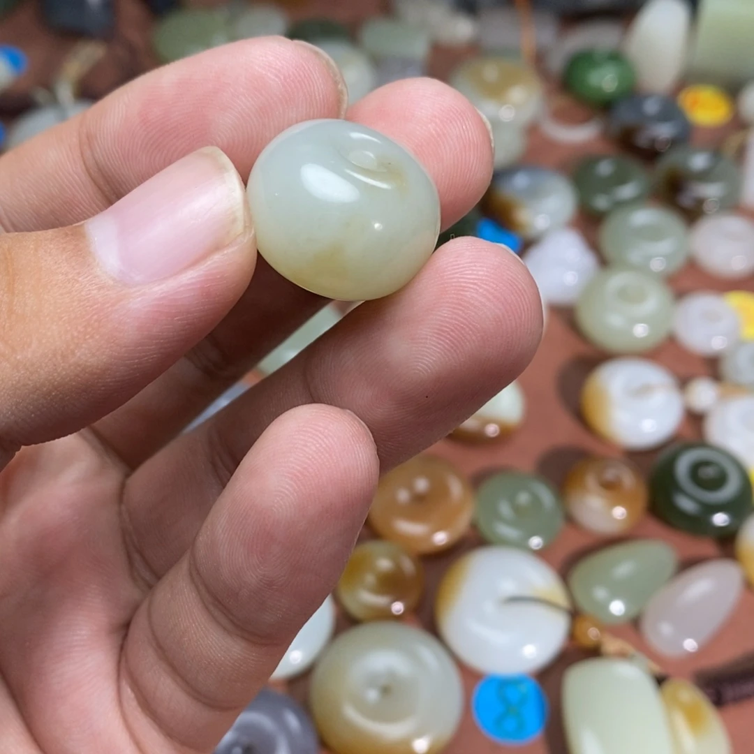 和田玉未镶嵌吊坠(不含链)冷**情