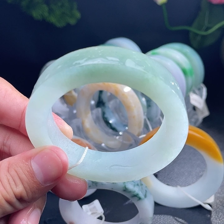 定制翡翠未镶嵌翡翠手镯