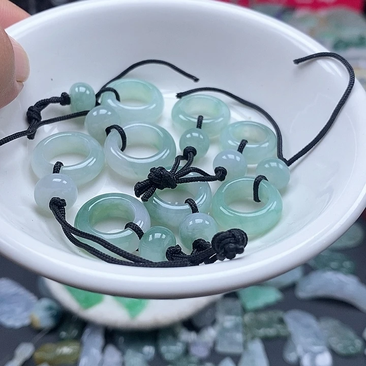 吊坠(不含链)未镶嵌翡翠一个60