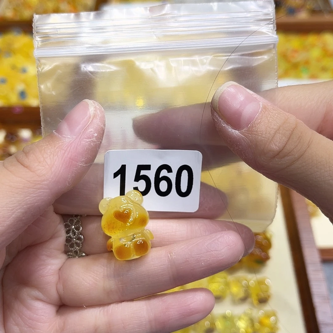 琥珀未镶嵌颈饰蜜蜡