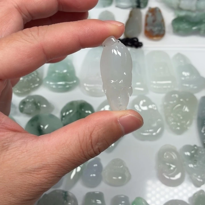 翡翠未镶嵌颈饰蟹钱