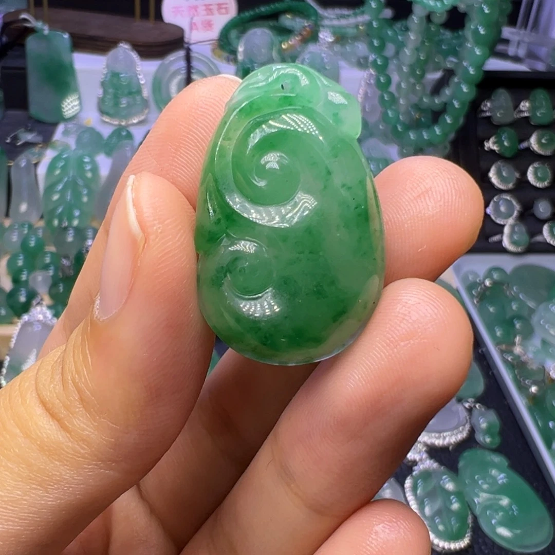 石英质玉（非洲翠）未镶嵌颈饰
