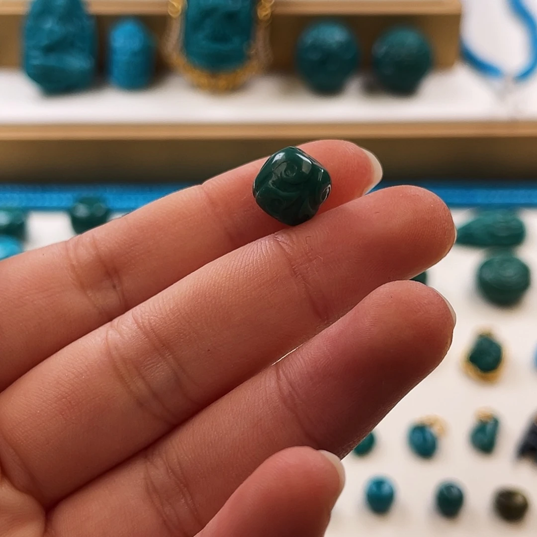 绿松石未镶嵌把件