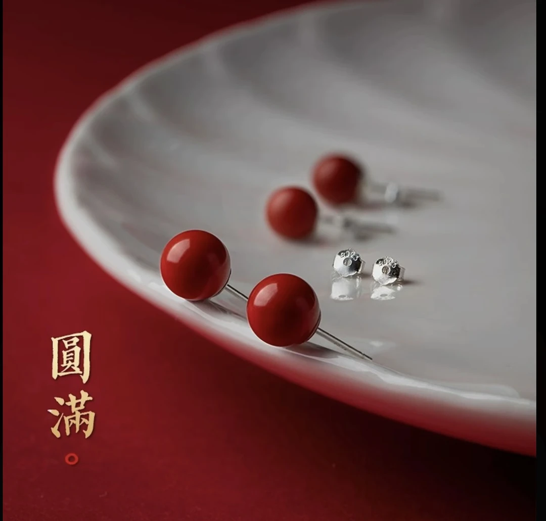 天然辰砂《相思豆》朱砂帝王砂S925银镶嵌耳钉女款8㎜