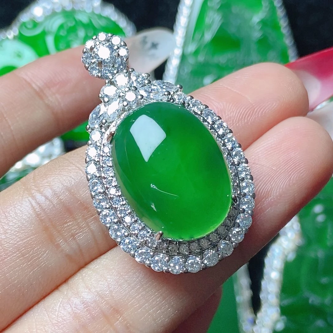 颈饰未镶嵌翡翠