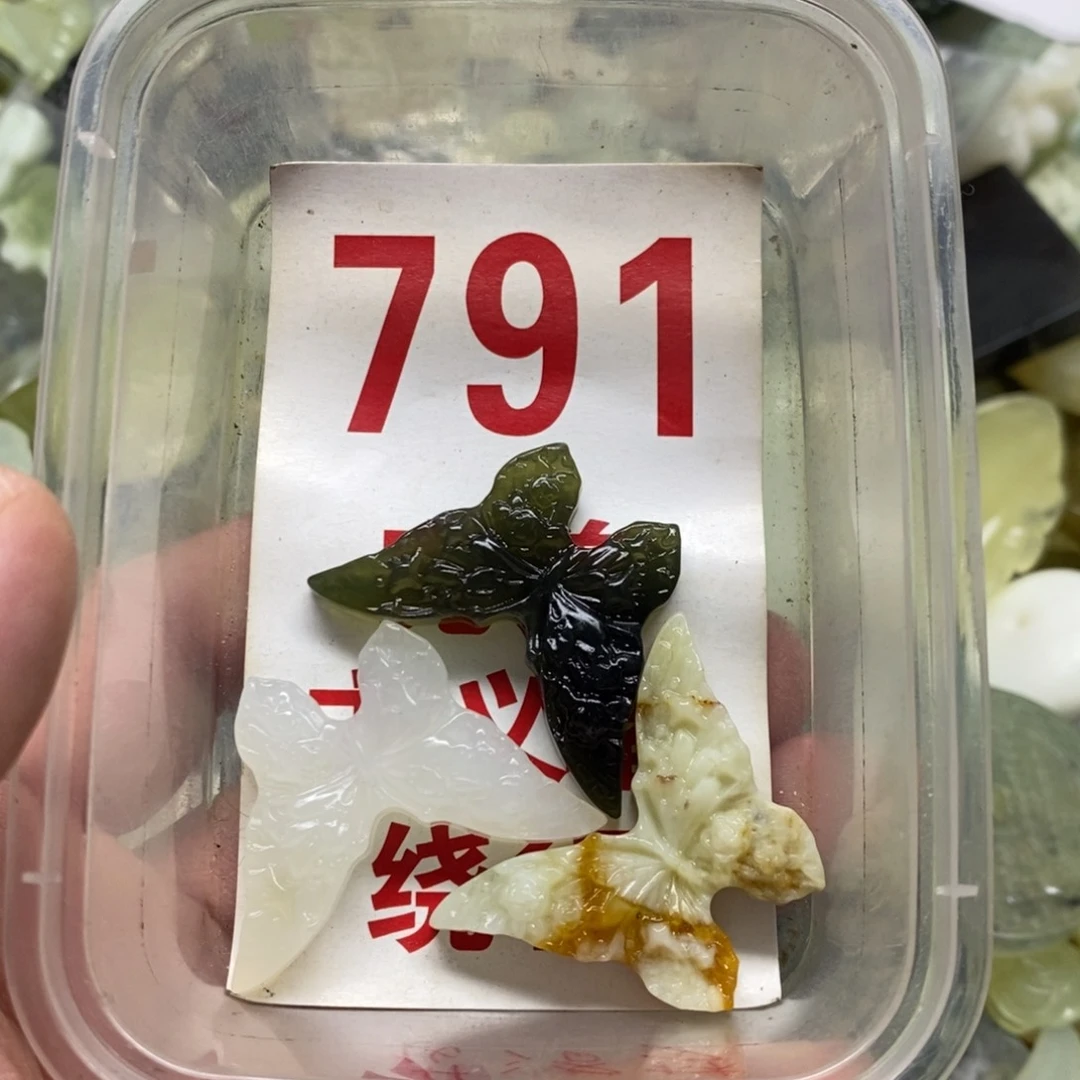 蛇纹石玉挂坠未镶嵌