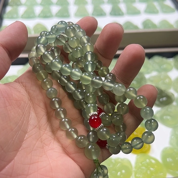 蛇纹石玉颈饰未镶嵌