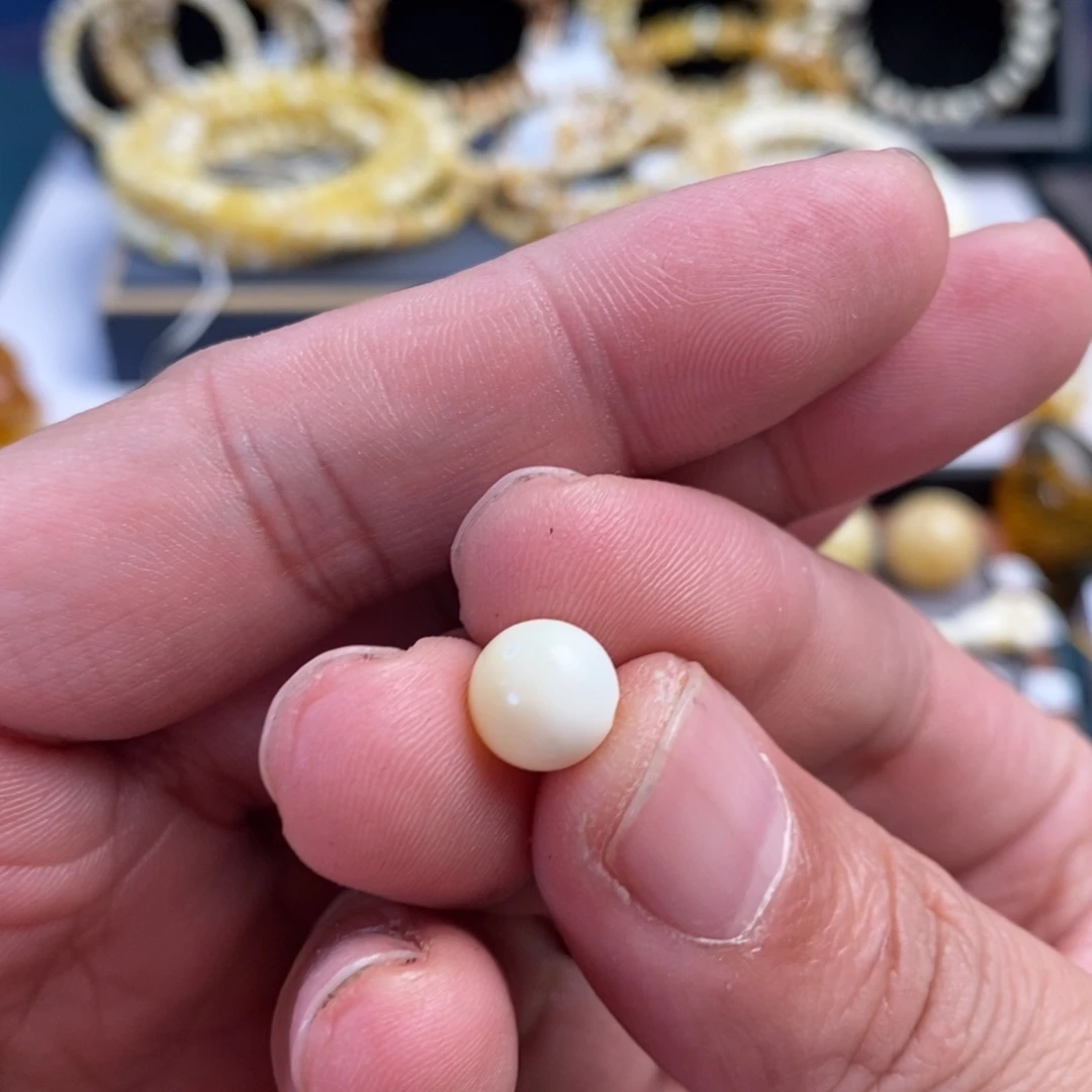 芜***司蜜蜡未镶嵌裸石9.0mm