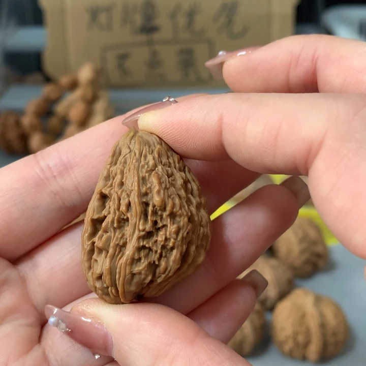 s***s文玩核桃吊坠异形单只，有瑕疵