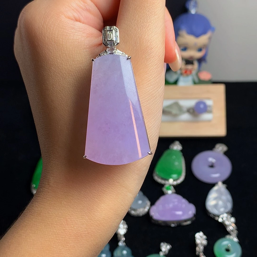 颈饰18K金镶嵌翡翠