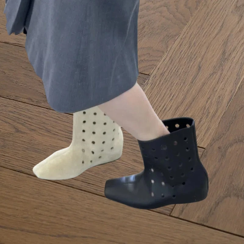 马丁靴镂空牛皮版透气女2025秋冬新款时尚百搭美拉粗跟短筒中筒