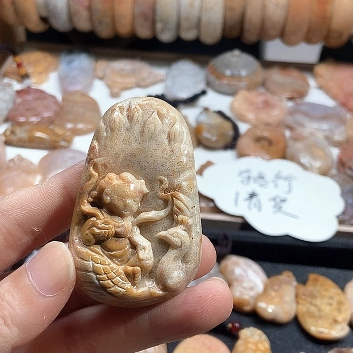 颈饰未镶嵌硅化珊瑚（珊瑚玉）